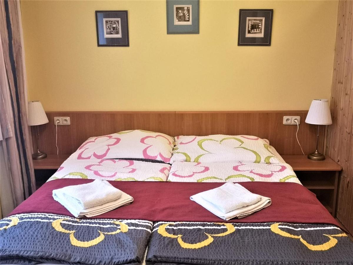 Hanspaulka Garden Apartment Prague